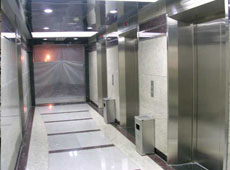 电梯用板